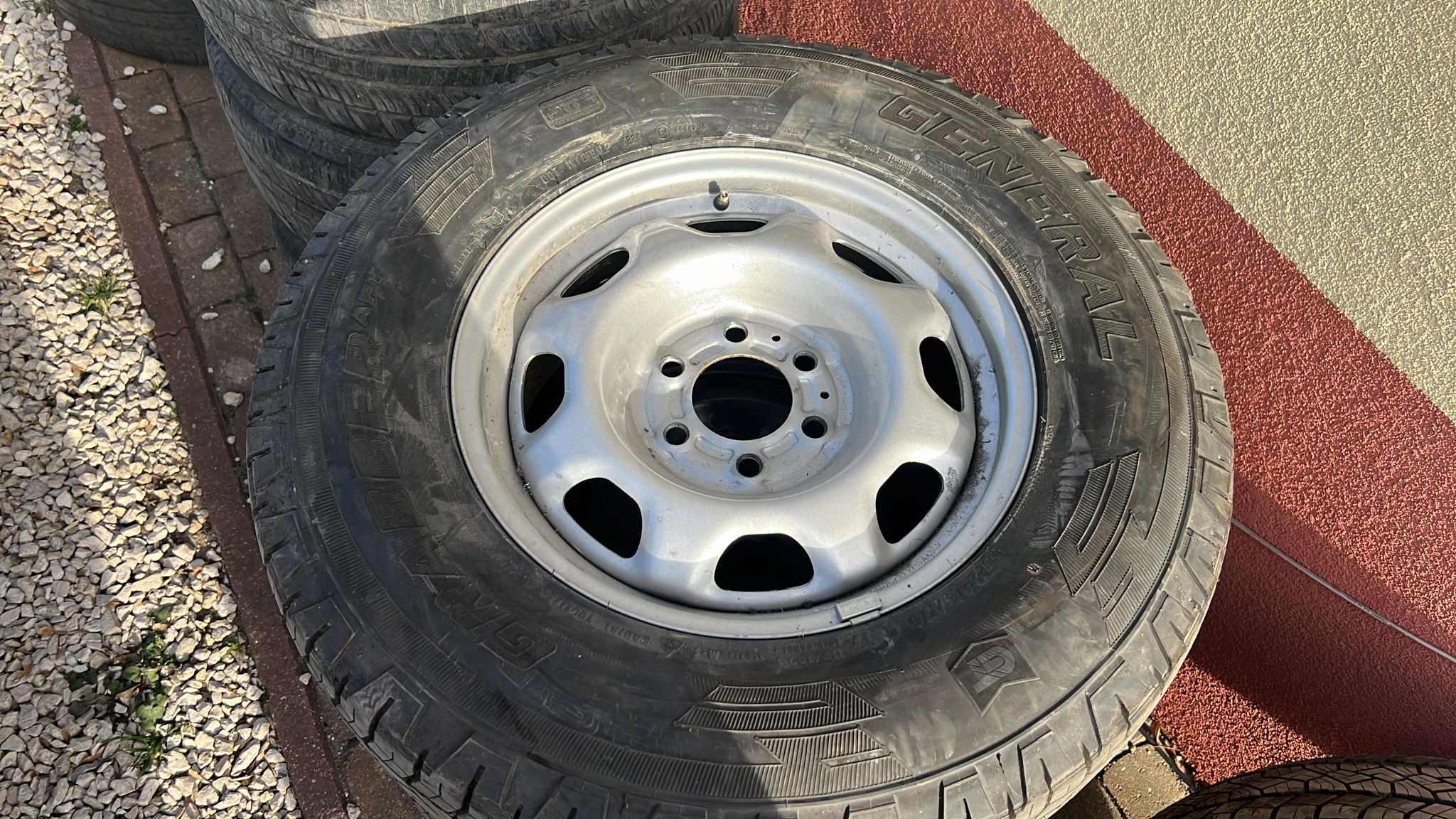 General 265 /70R17 112/109 S rok 2021