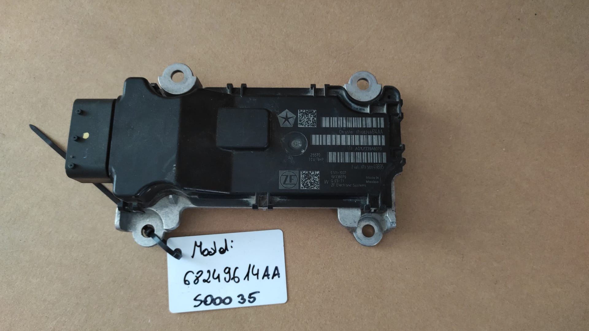 Chrysler 682496114AA