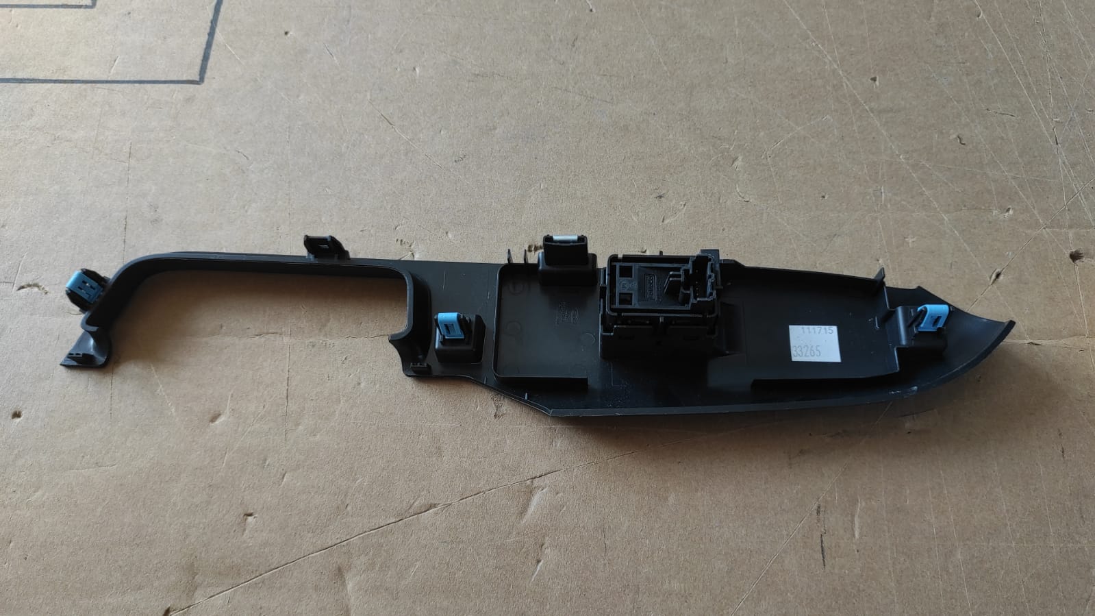 FORD FR3B-14528-A. DG9T-14529-ABW